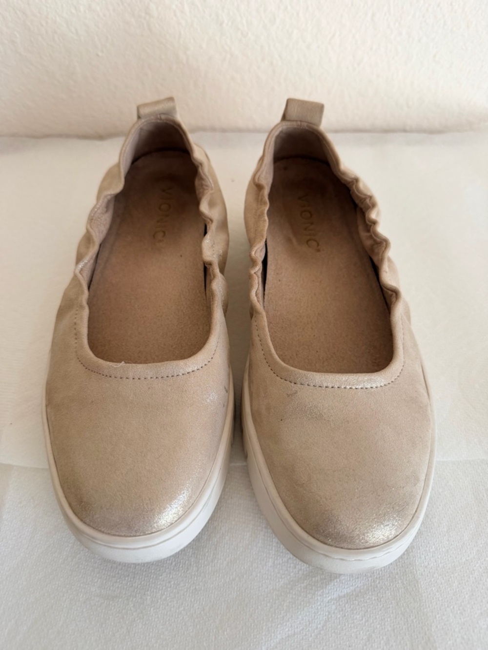Vionic Uptown Ballet Size 6 Soft Gold Slip-On